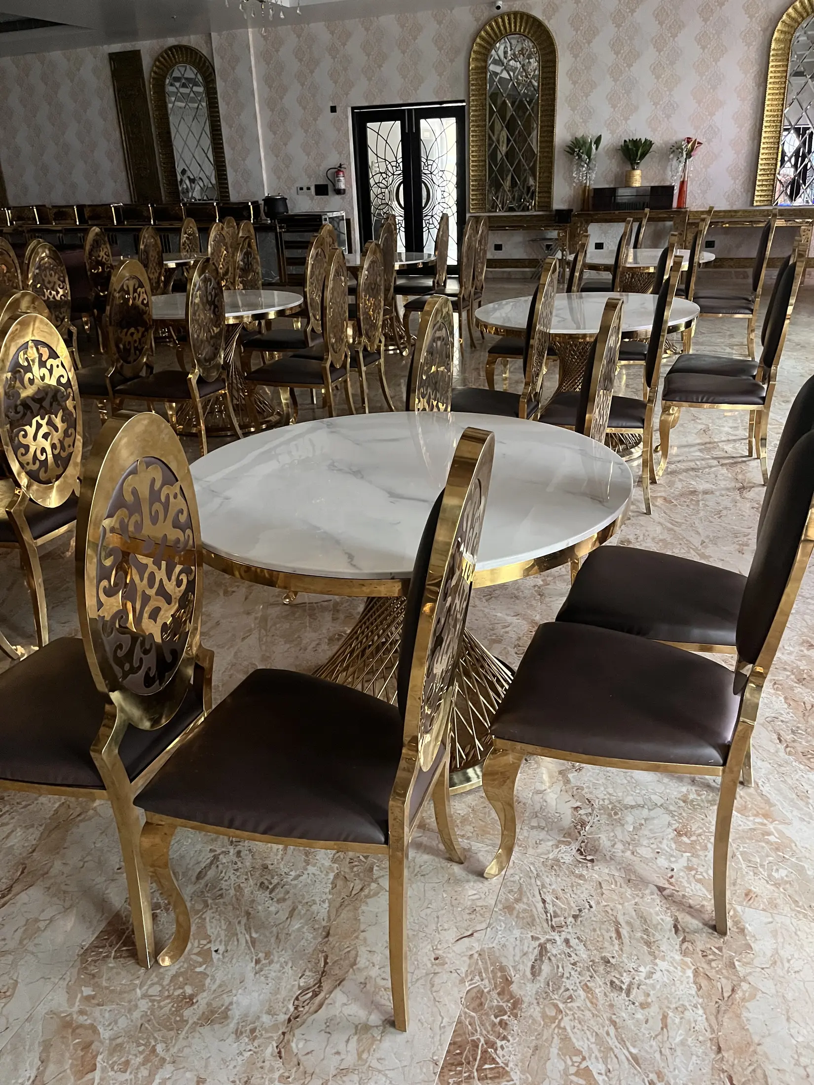 Round marble dining table with brass edge